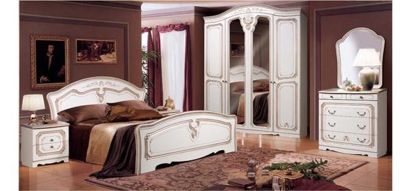 Вариантов комплектов мебели для спальни очень много. Материал, который использовался для ее изготовления, влияет на цену мебели