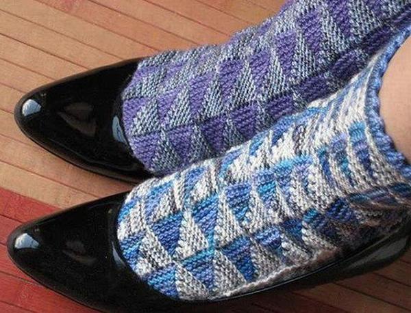 Яркие и необычные носки, связанные методом пэчворк станут любимым предметом гардероба не только детей, но и взрослых