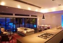 2010-12-House-tour-contemporary-lighting-design-Custom