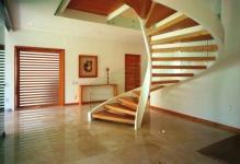 grand-designs-glass-staircase