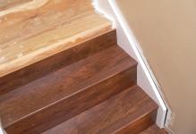 Laminate-Flooring-Stairs-Simple