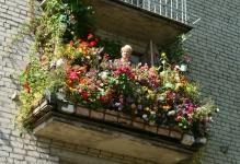 bright-colors-in-the-design-of-the-balcony-04