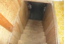 babdun-cellar-steps