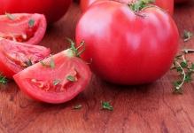 bradley-heirloom-tomato-e1458935675681