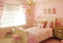 RMS-briaemmesweet-pink-shabby-chic-kids-rooms4x3jpgrendhgtvcom1280960