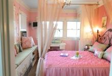 Teenage-girl-leopard-bedroom