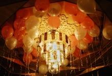 balloons-with-helium-under-the-ceiling