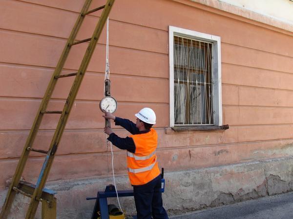 Для того чтобы правильно и грамотно провести проверку пожарной лестницы, нужно обратиться за помощью к специалистам 