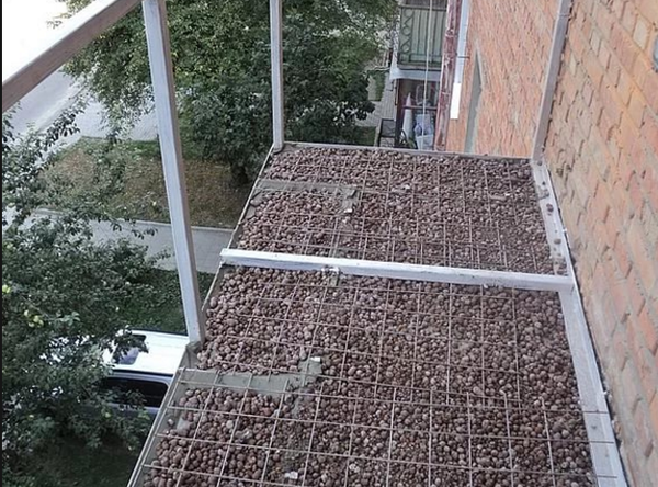 Если заливается плита балкона, место расположения усиления арматуры должно меняться