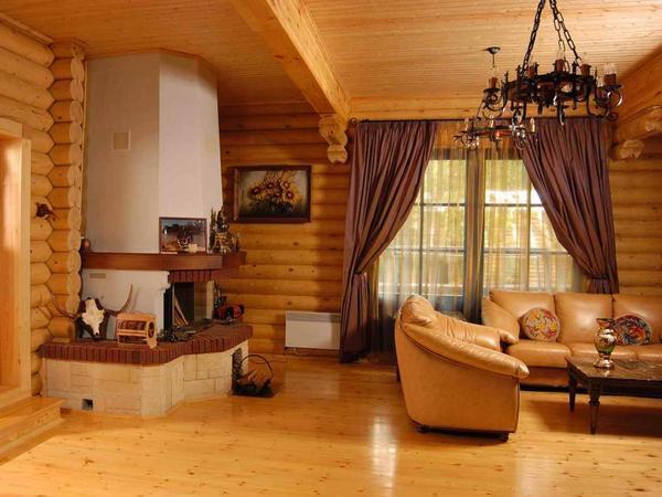 Вне всяких сомнений, для деревянного дома лучше всего подойдет обшивка потолка натуральными материалами, например вагонкой