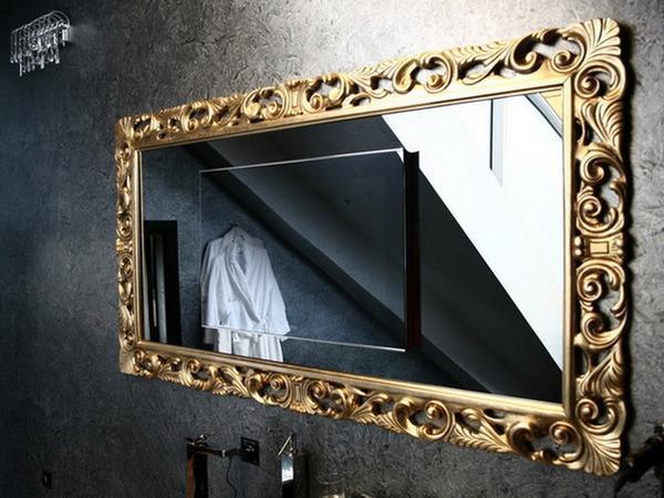 Отражающее панно вместо обычного зеркала оригинально разнообразит интерьер ванной комнаты
