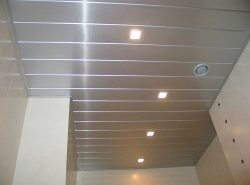 Алюминиевый потолок - практичное и долговечное покрытие, не требующее особого ухода в процессе эксплуатации