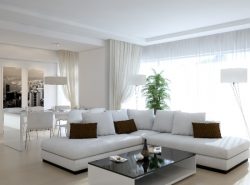 Гостиная в белом цвете - это изысканная комната с особым шармом