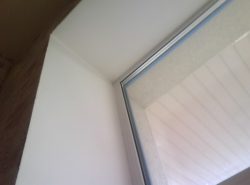 Для сохранения тепла в помещении можно установить специальные гипсокартонные откосы на окнах