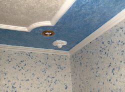 Быстро и качественно обновить потолок можно при помощи пенопласта