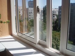 Раздвижные окна на балкон нужны, чтобы эффективно использовать пространство