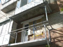 Реставрация балконов – процесс затратный, требующий сил и разумного подхода